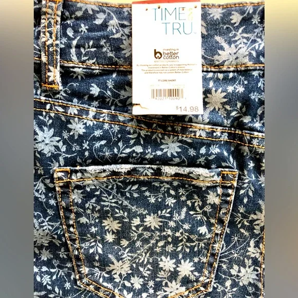 100% cotton Distressed, vintage, blue denim 5 Pocket Shorts size 6 Natural waist - Picture 7 of 11